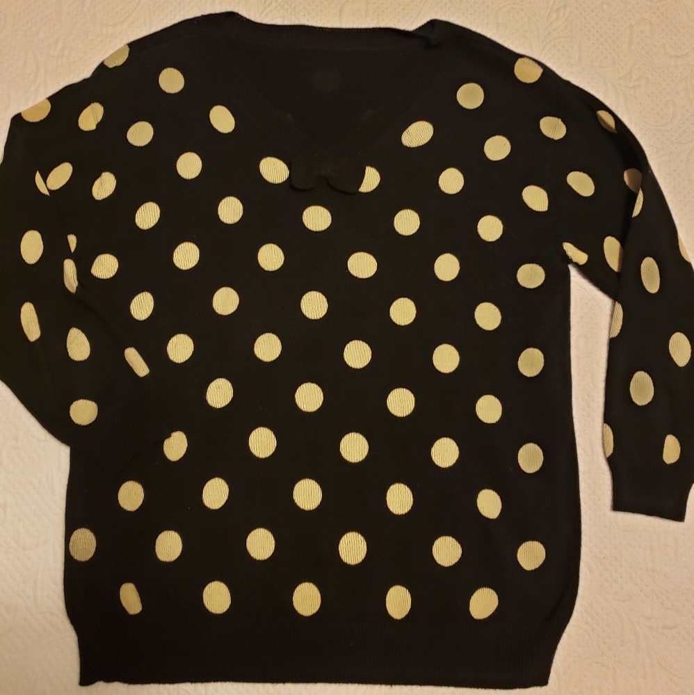 Black with white polka dots, Vneck with a bow